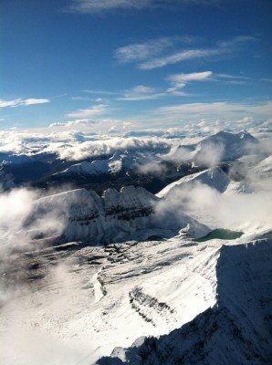 flightseeing-Alaska-mountains-blue-sky